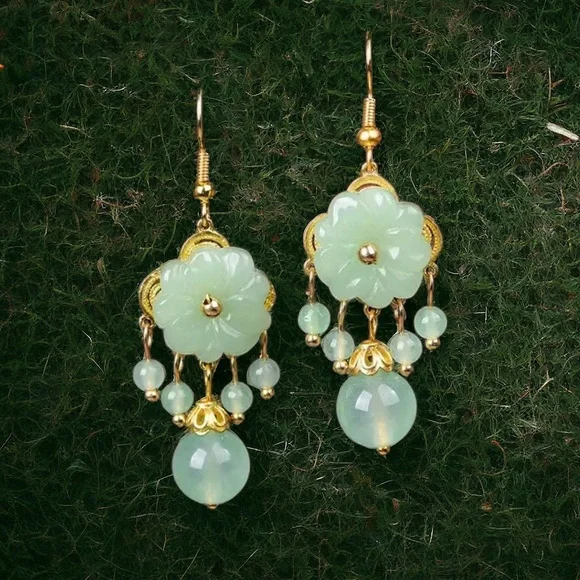 RETRO IMPERIAL STYLE GOLD AND JADE COLORED DROP BEADED EARRINGS - Picture 3 of 5